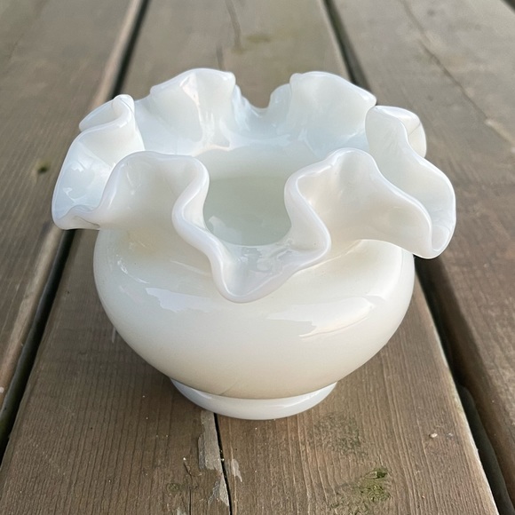 Vintage Fenton Ruffled Edge Milk Glass Rose Bowl Retro Glass Decor - Picture 6 of 13